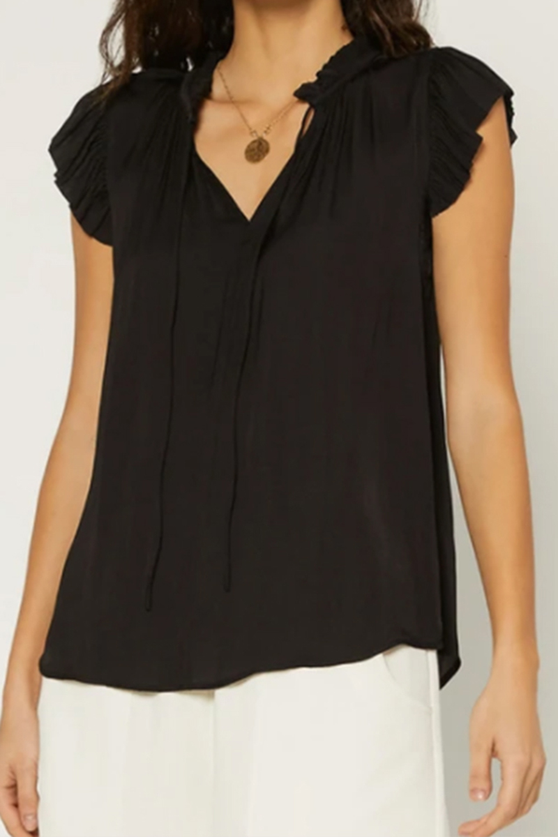 pleated blouse in black 100818
