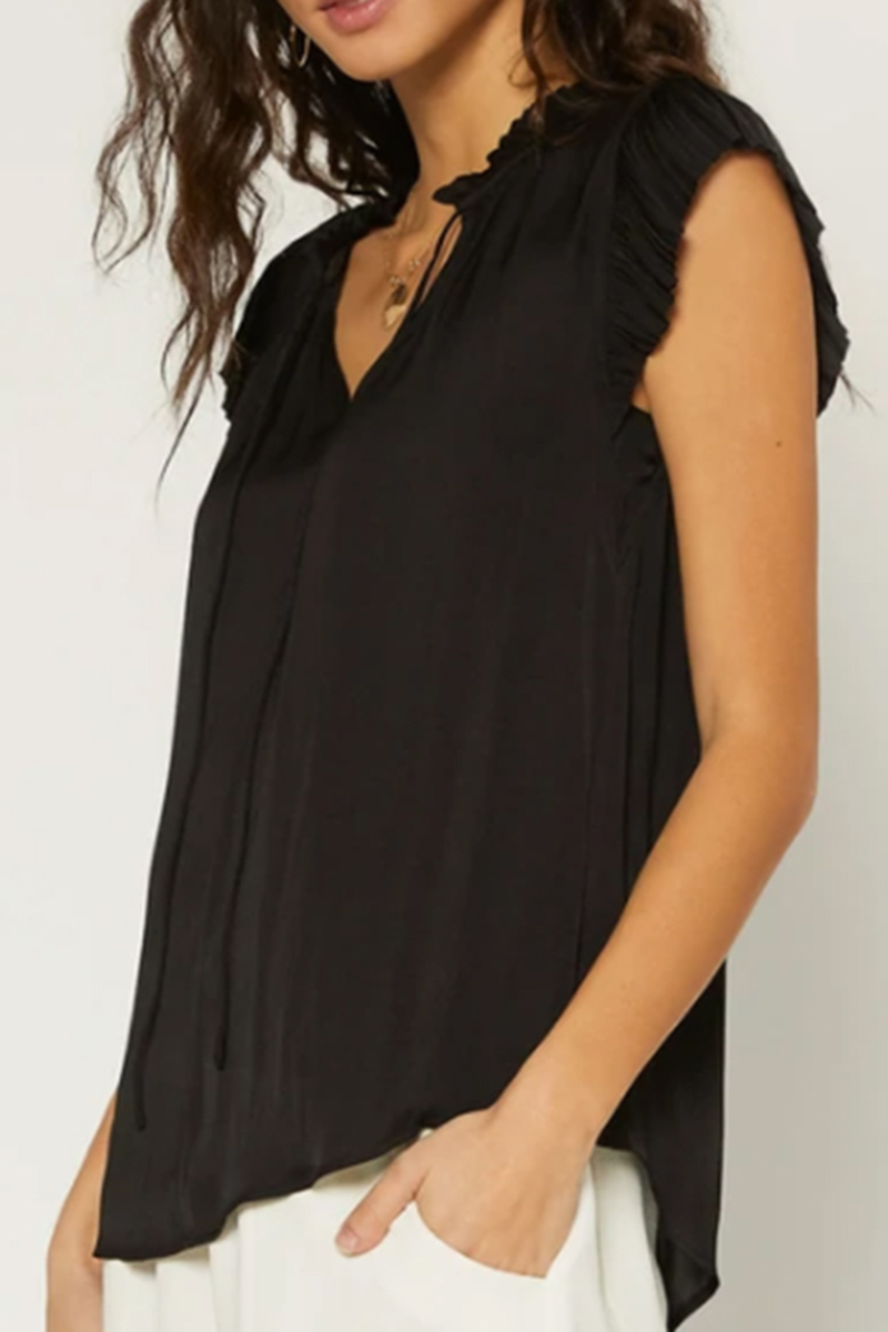 pleated blouse in black 100818