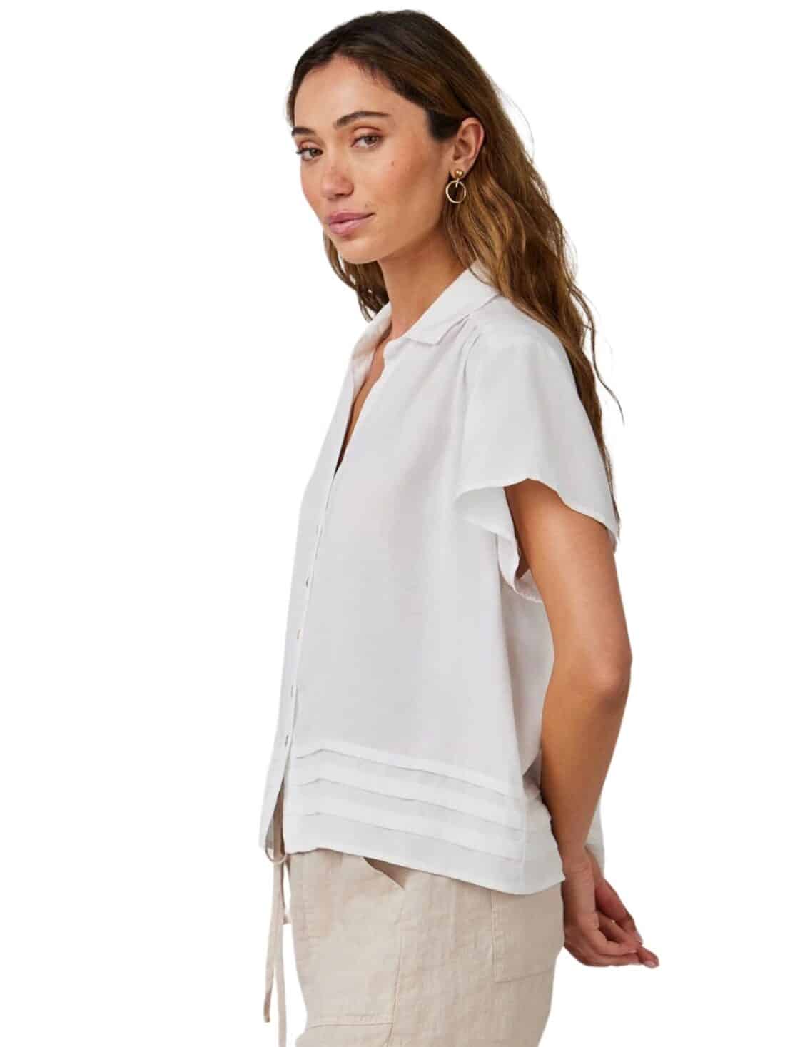 bella dahl cap sleeve button top in white