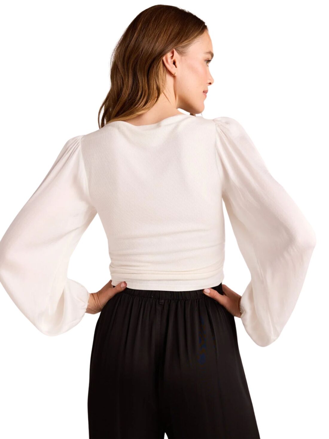 bella dahl ruched flowy blouse in winter white