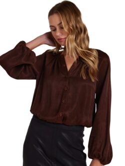 bella dahl shirred blouse in mahogany brown