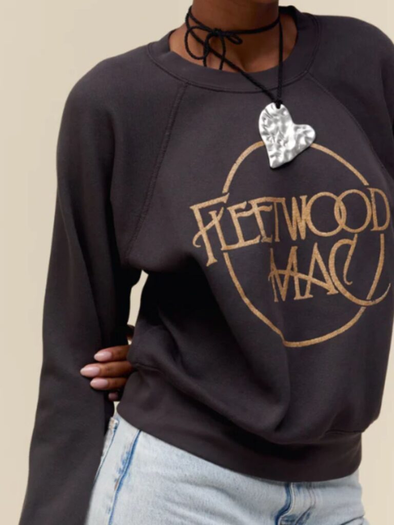 daydreamer fleetwood mac l/s circle logo raglan crew in washed black