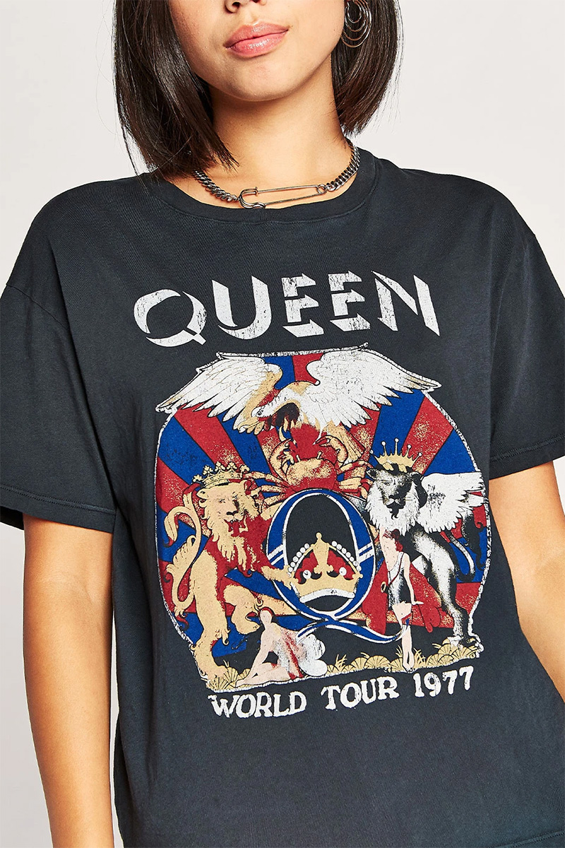 daydreamer queen of hearts tee